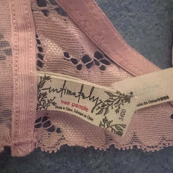 Free peoples intimates | 3 pc. Pink lace set (2 bra-34d, one thong-med); NWOT - Picture 9 of 16